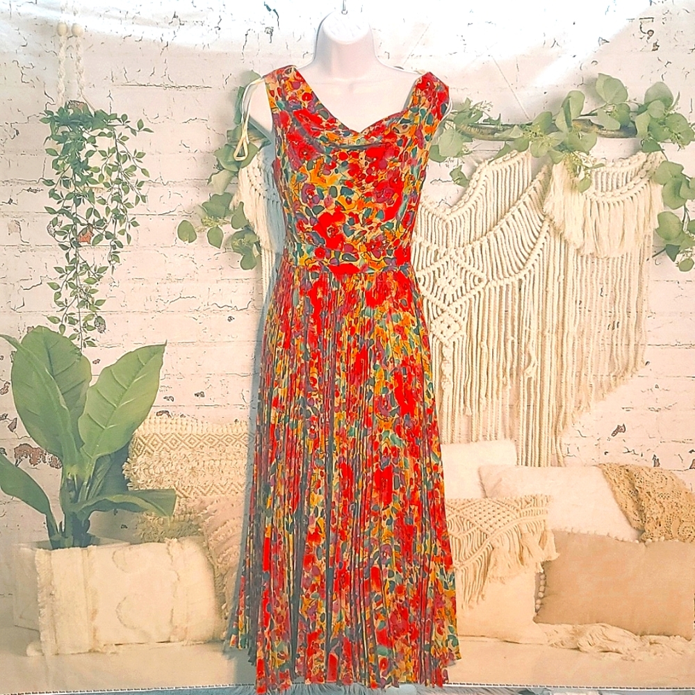 *Host pick* Eliza J Regal Collection  Sz 4 beautiful bright pleated floral dress